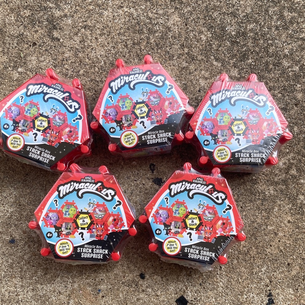 Miraculous Ladybug Stack Shack Surprise Toy - Red